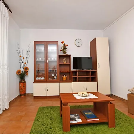 Slavica Vrvari *
