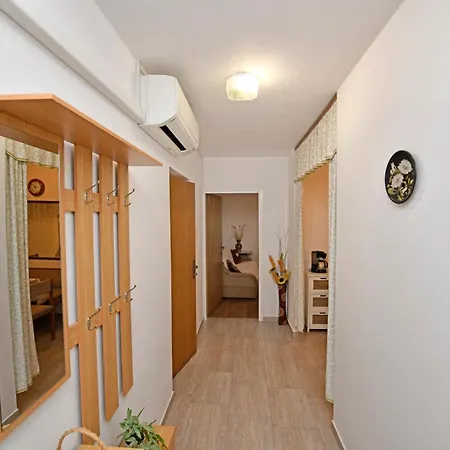 Slavica Vrvari * פורץ